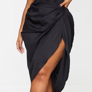 PRETTY LITTLE THING | Plus Ruched Side MIDI Skirt
